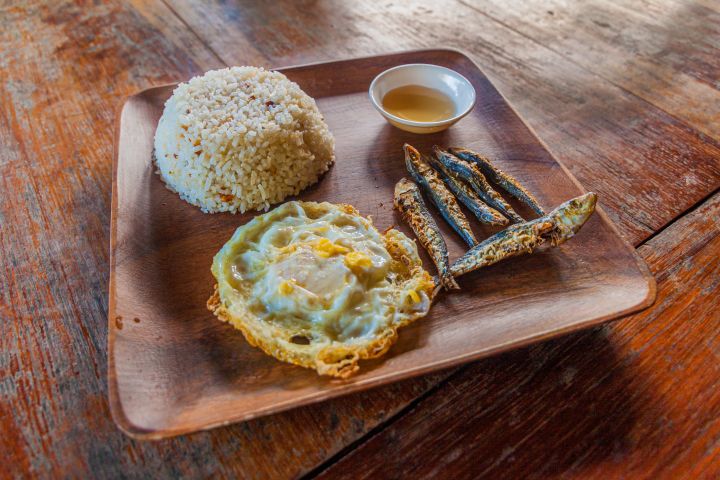 フィリピン　朝食　魚